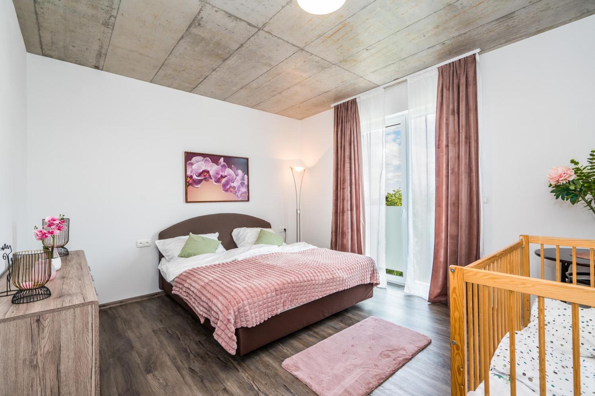 شقة Perla Hradce 401 Hradec Králové المظهر الخارجي الصورة